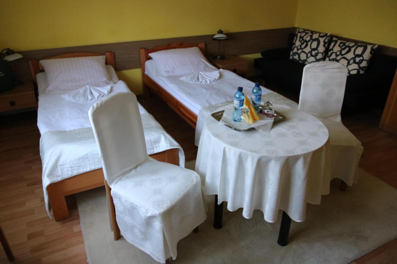 Hotel Polonia خوينيتسا المظهر الخارجي الصورة