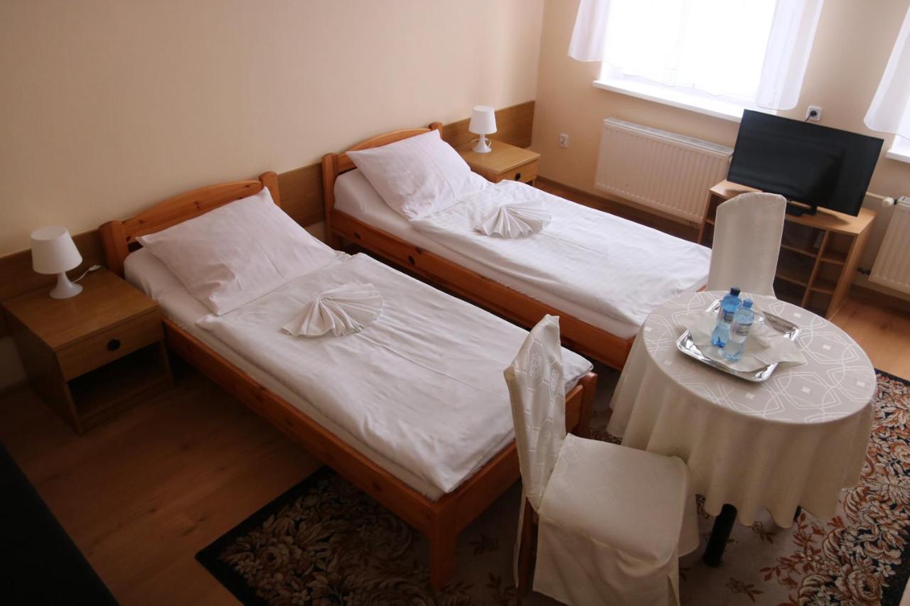 Hotel Polonia خوينيتسا المظهر الخارجي الصورة