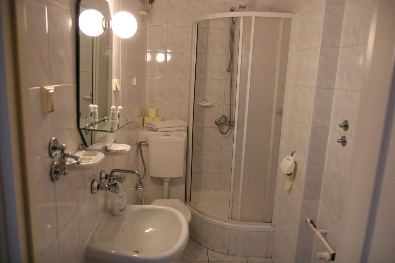 Hotel Polonia خوينيتسا المظهر الخارجي الصورة